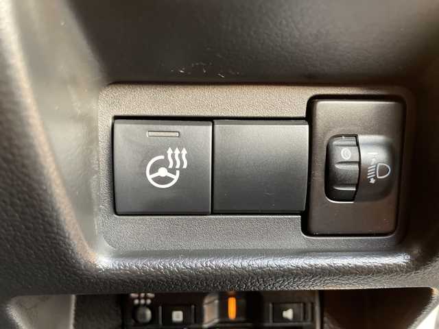 スズキ スペーシア カスタム HYBRID XS ターボ 千葉県 2025(令7)年 0.3万km ピュアホワイトパール/ブラック2トーン 純正9インチナビ/全周囲カメラ/衝突被害軽減システム/車線逸脱警報/クルーズコントロール/両側パワースライドドア/横滑り防止装置/ETC/アイドリングストップ/LEDヘッドライト/オートライト/ウィンカーミラー/電動格納ミラー/純正15インチAW/シートヒーター/ステアリングヒーター/プッシュスタート/スマートキー/フロアマット/スペアキー/取扱説明書/保証書