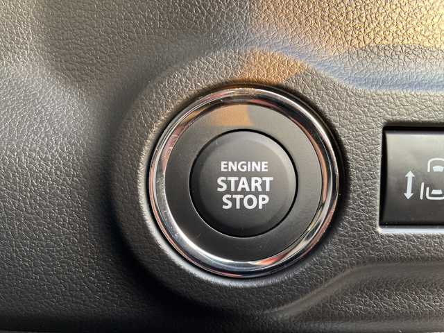 スズキ スペーシア カスタム HYBRID XS ターボ 千葉県 2025(令7)年 0.3万km ピュアホワイトパール/ブラック2トーン 純正9インチナビ/全周囲カメラ/衝突被害軽減システム/車線逸脱警報/クルーズコントロール/両側パワースライドドア/横滑り防止装置/ETC/アイドリングストップ/LEDヘッドライト/オートライト/ウィンカーミラー/電動格納ミラー/純正15インチAW/シートヒーター/ステアリングヒーター/プッシュスタート/スマートキー/フロアマット/スペアキー/取扱説明書/保証書