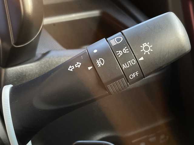 スズキ スペーシア カスタム HYBRID XS ターボ 千葉県 2025(令7)年 0.3万km ピュアホワイトパール/ブラック2トーン 純正9インチナビ/全周囲カメラ/衝突被害軽減システム/車線逸脱警報/クルーズコントロール/両側パワースライドドア/横滑り防止装置/ETC/アイドリングストップ/LEDヘッドライト/オートライト/ウィンカーミラー/電動格納ミラー/純正15インチAW/シートヒーター/ステアリングヒーター/プッシュスタート/スマートキー/フロアマット/スペアキー/取扱説明書/保証書