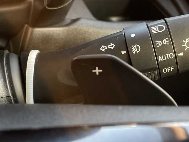 スズキ スペーシア カスタム HYBRID XS ターボ 千葉県 2025(令7)年 0.3万km ピュアホワイトパール/ブラック2トーン 純正9インチナビ/全周囲カメラ/衝突被害軽減システム/車線逸脱警報/クルーズコントロール/両側パワースライドドア/横滑り防止装置/ETC/アイドリングストップ/LEDヘッドライト/オートライト/ウィンカーミラー/電動格納ミラー/純正15インチAW/シートヒーター/ステアリングヒーター/プッシュスタート/スマートキー/フロアマット/スペアキー/取扱説明書/保証書