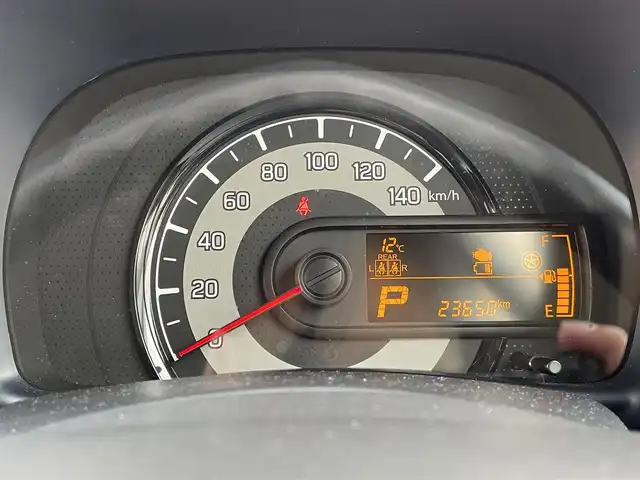 スズキ アルト L 福岡県 2023(令5)年 2.4万km ソフトベージュメタリック ワンオーナー/純正ディスプレイオーディオ/　（AM/FM/Bluetooth）/バックカメラ/スズキセーフティサポート/・誤発進抑制機能/・車線逸脱警報機能/・ふらつき警報機能/・先行車発進お知らせ機能/・後退時ブレーキサポート/・後方誤発進抑制機能/・リアパーキングセンサー/アイドリングストップ/横滑り防止装置/オートライト/純正ホイールキャップ/シートヒーター（D/N）/ETC/前後ドライブレコーダー【CTJ-880】/純正フロアマット/電格ミラー/ISOFIX/電源ソケット×1/USB端子×1/スペアキー×1/保証書/取扱説明書/ナビ取扱説明書