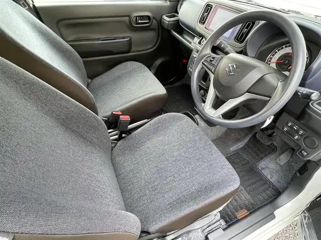 スズキ アルト L 福岡県 2023(令5)年 2.4万km ソフトベージュメタリック ワンオーナー/純正ディスプレイオーディオ/　（AM/FM/Bluetooth）/バックカメラ/スズキセーフティサポート/・誤発進抑制機能/・車線逸脱警報機能/・ふらつき警報機能/・先行車発進お知らせ機能/・後退時ブレーキサポート/・後方誤発進抑制機能/・リアパーキングセンサー/アイドリングストップ/横滑り防止装置/オートライト/純正ホイールキャップ/シートヒーター（D/N）/ETC/前後ドライブレコーダー【CTJ-880】/純正フロアマット/電格ミラー/ISOFIX/電源ソケット×1/USB端子×1/スペアキー×1/保証書/取扱説明書/ナビ取扱説明書