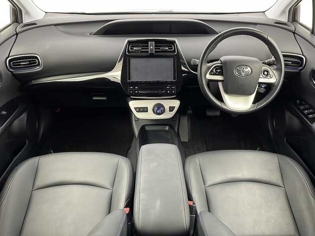 トヨタ プリウス S ツーリングセレクション 新潟県 2016(平28)年 5.7万km エモーショナルレッド 純正9インチメモリナビ/　フルセグTV/Bluetooth/CD/DVD/衝突被害軽減ブレーキ/レーンキープアシスト/クルーズコントロール/レザーシート/前席シートヒーター/ドライブレコーダー/バックモニター/ビルトインETC/オートライト/オートマチックハイビーム/横滑り防止装置/ステアリングスイッチ/禁煙車