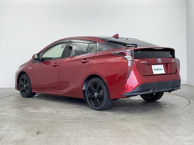 トヨタ プリウス S ツーリングセレクション 新潟県 2016(平28)年 5.7万km エモーショナルレッド 純正9インチメモリナビ/　フルセグTV/Bluetooth/CD/DVD/衝突被害軽減ブレーキ/レーンキープアシスト/クルーズコントロール/レザーシート/前席シートヒーター/ドライブレコーダー/バックモニター/ビルトインETC/オートライト/オートマチックハイビーム/横滑り防止装置/ステアリングスイッチ/禁煙車
