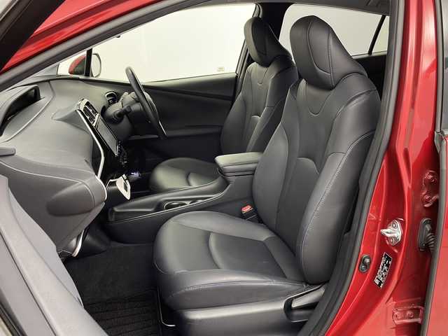 トヨタ プリウス S ツーリングセレクション 新潟県 2016(平28)年 5.7万km エモーショナルレッド 純正9インチメモリナビ/　フルセグTV/Bluetooth/CD/DVD/衝突被害軽減ブレーキ/レーンキープアシスト/クルーズコントロール/レザーシート/前席シートヒーター/ドライブレコーダー/バックモニター/ビルトインETC/オートライト/オートマチックハイビーム/横滑り防止装置/ステアリングスイッチ/禁煙車