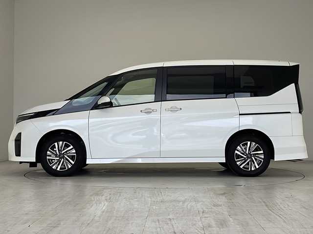 日産 セレナ ハイウェイスター V Vセレクション 愛知県 2024(令6)年 0.3万km プリズムホワイト プロパイロット/衝突軽減システム/純正９型SDナビ/全方位カメラ両側パワースライドドア/クルーズコントロール/フルセグ/Bluetooth/バックカメラ/コーナーセンサー/純正アルミホイール/ブラインドスポットモニター/LEDヘッドライト/パドルシフト/インテリジェントミラー/リアオートエアコン/オートマチックハイビーム/ドライブレコーダー/ETC/ステアリングスイッチ/スマートキー/プッシュスタート