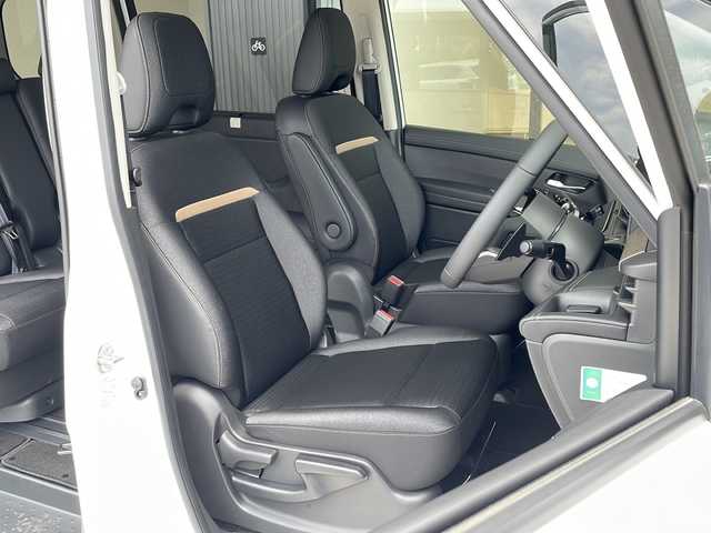 日産 セレナ ハイウェイスター V Vセレクション 愛知県 2024(令6)年 0.3万km プリズムホワイト プロパイロット/衝突軽減システム/純正９型SDナビ/全方位カメラ両側パワースライドドア/クルーズコントロール/フルセグ/Bluetooth/バックカメラ/コーナーセンサー/純正アルミホイール/ブラインドスポットモニター/LEDヘッドライト/パドルシフト/インテリジェントミラー/リアオートエアコン/オートマチックハイビーム/ドライブレコーダー/ETC/ステアリングスイッチ/スマートキー/プッシュスタート