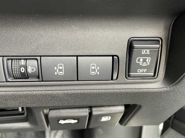 日産 セレナ ハイウェイスター V Vセレクション 愛知県 2024(令6)年 0.3万km プリズムホワイト プロパイロット/衝突軽減システム/純正９型SDナビ/全方位カメラ両側パワースライドドア/クルーズコントロール/フルセグ/Bluetooth/バックカメラ/コーナーセンサー/純正アルミホイール/ブラインドスポットモニター/LEDヘッドライト/パドルシフト/インテリジェントミラー/リアオートエアコン/オートマチックハイビーム/ドライブレコーダー/ETC/ステアリングスイッチ/スマートキー/プッシュスタート