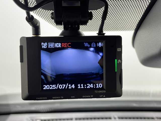 トヨタ シエンタ ハイブリッド G 広島県 2023(令5)年 2.3万km ダークグレー 純正8型ディスプレイオーディオ/パノラミックビューモニター/両側パワースライドドア/セーフティセンス/・プリクラッシュセーフティ/・レーントレーシングアシスト/・レーンディパーチャーアラート/・レーダークルーズコントロール/・オートマチックハイビーム/・プロアクティブドライビングアシスト/ブラインドスポットモニター/パーキングサポートブレーキ/LEDヘッドランプ/AC100V/1500W電源/ビルトインETC/前後ドライブレコーダー