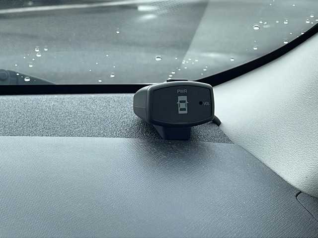 トヨタ アクア S 新潟県 2018(平30)年 10.3万km スーパーホワイトⅡ 純正SDナビゲーション/（DTV/DVD/Bluetooth）/衝突軽減/レーンキープアシスト/バックカメラ/ETC/ドライブレコーダー/ステアリングスイッチ/フロアマット/ヘッドライトレベライザー/オートハイビーム/ウィンカーミラー/電格ミラー/ドアバイザー