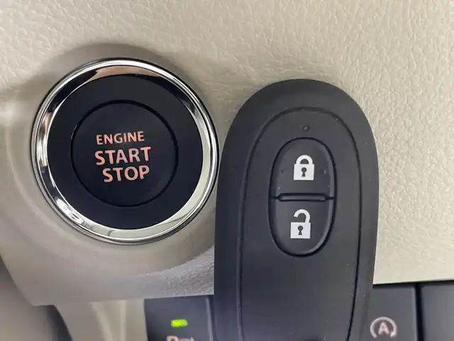 スズキ ラパン ＬＣ X 福岡県 2024(令6)年 0.6万km フォーンベージュメタリック/アーバンブラウン 2トーン 禁煙車/純正ディスプレイオーディオ/(Ｂｌｕｅｔｏｏｔｈ/FM/AM/USB)/バックモニター/衝突被害軽減ブレーキ/コーナーセンサー/アイドリングストップ/シートヒーター/ＬＥＤヘッドライト/オートライト/電動格納ミラー/スマートキー/プッシュスタート/保証書/取扱説明書/スペアキー