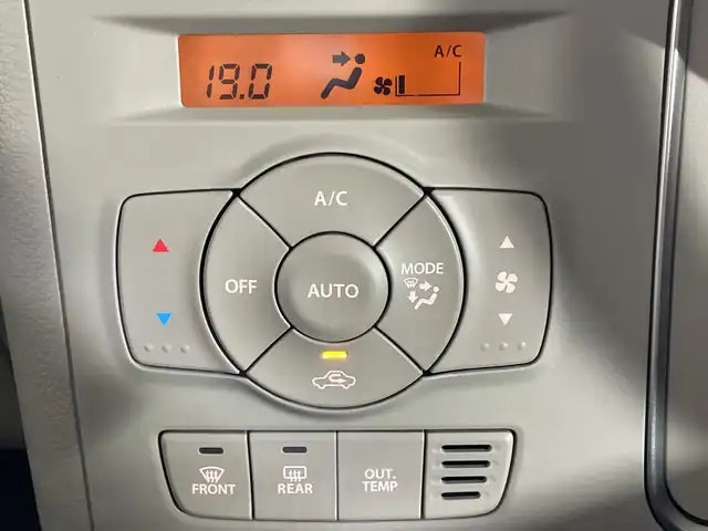 スズキ ラパン ＬＣ X 福岡県 2024(令6)年 0.6万km フォーンベージュメタリック/アーバンブラウン 2トーン 禁煙車/純正ディスプレイオーディオ/(Ｂｌｕｅｔｏｏｔｈ/FM/AM/USB)/バックモニター/衝突被害軽減ブレーキ/コーナーセンサー/アイドリングストップ/シートヒーター/ＬＥＤヘッドライト/オートライト/電動格納ミラー/スマートキー/プッシュスタート/保証書/取扱説明書/スペアキー