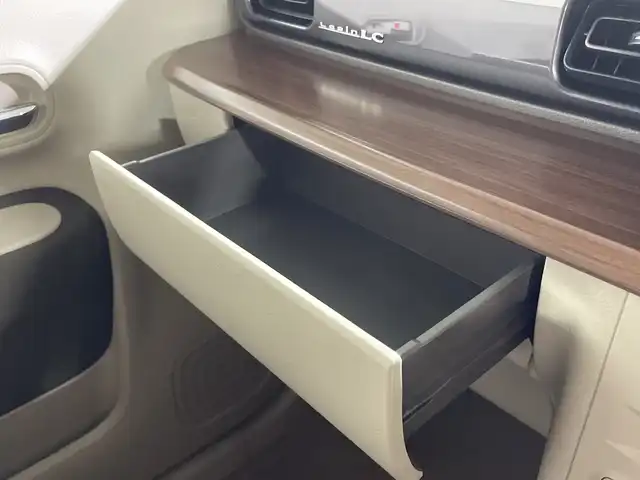 スズキ ラパン ＬＣ X 福岡県 2024(令6)年 0.6万km フォーンベージュメタリック/アーバンブラウン 2トーン 禁煙車/純正ディスプレイオーディオ/(Ｂｌｕｅｔｏｏｔｈ/FM/AM/USB)/バックモニター/衝突被害軽減ブレーキ/コーナーセンサー/アイドリングストップ/シートヒーター/ＬＥＤヘッドライト/オートライト/電動格納ミラー/スマートキー/プッシュスタート/保証書/取扱説明書/スペアキー