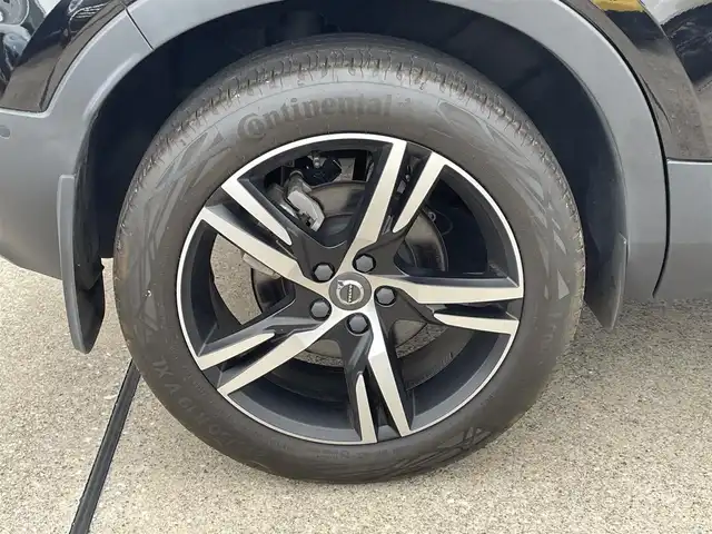 ボルボ ＸＣ４０ B4 AWD Rデザイン 東京都 2021(令3)年 3.4万km オニキスブラックP 純正ナビ/フルセグＴＶ/３６０°カメラ/harman/kardonサウンド/ハーフレザーシート/シートヒーター/前後ドラレコ/ワイヤレス充電/パワーバックドア/ACC/BSM/レーンキープ