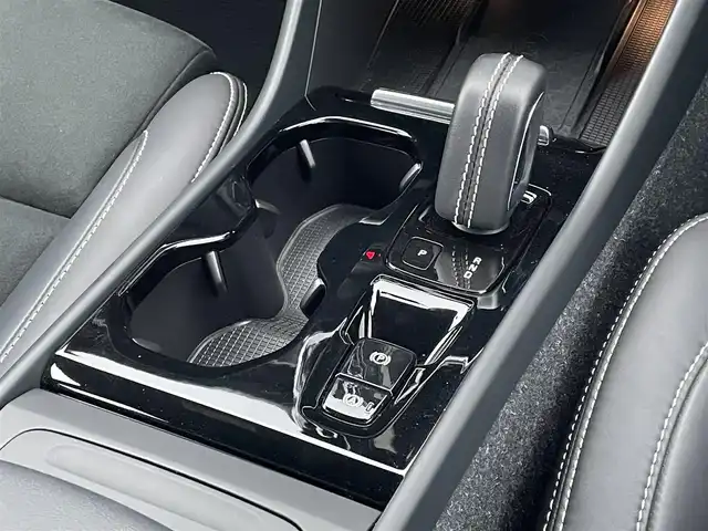 ボルボ ＸＣ４０ B4 AWD Rデザイン 東京都 2021(令3)年 3.4万km オニキスブラックP 純正ナビ/フルセグＴＶ/３６０°カメラ/harman/kardonサウンド/ハーフレザーシート/シートヒーター/前後ドラレコ/ワイヤレス充電/パワーバックドア/ACC/BSM/レーンキープ