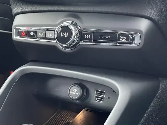 ボルボ ＸＣ４０ B4 AWD Rデザイン 東京都 2021(令3)年 3.4万km オニキスブラックP 純正ナビ/フルセグＴＶ/３６０°カメラ/harman/kardonサウンド/ハーフレザーシート/シートヒーター/前後ドラレコ/ワイヤレス充電/パワーバックドア/ACC/BSM/レーンキープ