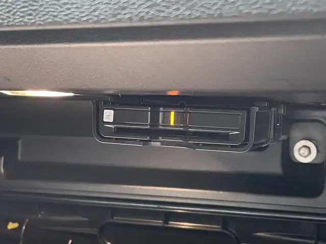 ボルボ ＸＣ４０ B4 AWD Rデザイン 東京都 2021(令3)年 3.4万km オニキスブラックP 純正ナビ/フルセグＴＶ/３６０°カメラ/harman/kardonサウンド/ハーフレザーシート/シートヒーター/前後ドラレコ/ワイヤレス充電/パワーバックドア/ACC/BSM/レーンキープ