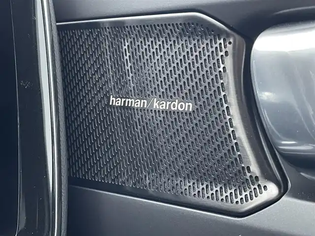 ボルボ ＸＣ４０ B4 AWD Rデザイン 東京都 2021(令3)年 3.4万km オニキスブラックP 純正ナビ/フルセグＴＶ/３６０°カメラ/harman/kardonサウンド/ハーフレザーシート/シートヒーター/前後ドラレコ/ワイヤレス充電/パワーバックドア/ACC/BSM/レーンキープ