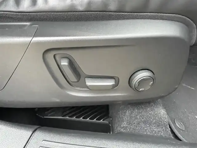 ボルボ ＸＣ４０ B4 AWD Rデザイン 東京都 2021(令3)年 3.4万km オニキスブラックP 純正ナビ/フルセグＴＶ/３６０°カメラ/harman/kardonサウンド/ハーフレザーシート/シートヒーター/前後ドラレコ/ワイヤレス充電/パワーバックドア/ACC/BSM/レーンキープ