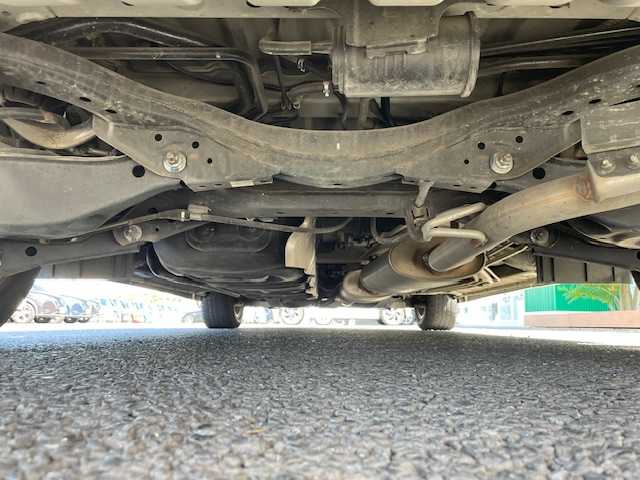 日産 エルグランド 250HWS アーバンクロム 茨城県 2018(平30)年 7.4万km ブリリアントホワイトパール 純正ナビ/-BT/AM/FM/CD　/全方位カメラ　/バックカメラ　/クルーズコントロール　/ＥＴＣ　/ドライブレコーダー　/両側パワースライドドア　/電動リアゲート　/オットマン　/ウォークスルー　/純正アルミホイール　/オートライト/プッシュスタート/パワーステアリング