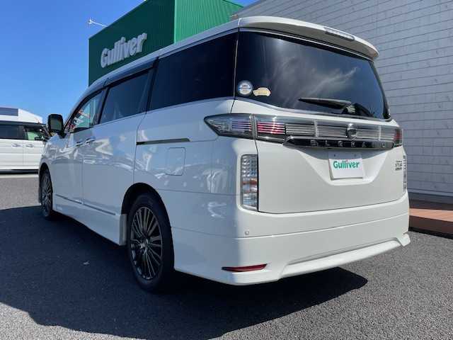 日産 エルグランド 250HWS アーバンクロム 茨城県 2018(平30)年 7.4万km ブリリアントホワイトパール 純正ナビ/-BT/AM/FM/CD　/全方位カメラ　/バックカメラ　/クルーズコントロール　/ＥＴＣ　/ドライブレコーダー　/両側パワースライドドア　/電動リアゲート　/オットマン　/ウォークスルー　/純正アルミホイール　/オートライト/プッシュスタート/パワーステアリング