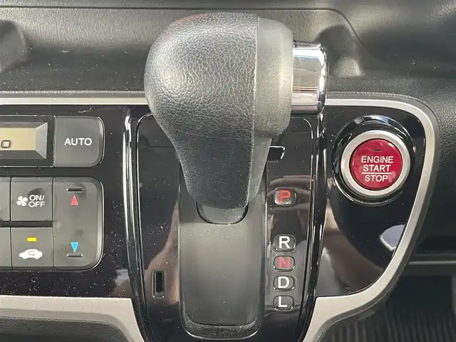 ホンダ Ｎ ＢＯＸ カスタム SSパッケージ 滋賀県 2014(平26)年 5.3万km スマートブラック 社外ナビ/・Bluetooth/ワンセグ/・CD/DVD/バックカメラ/ステアリングリモコン/ETC/両側パワースライドドア/シートリフター/HIDオートライト/フォグライト/純正14インチ付AW/プッシュスタート/スマートキー
