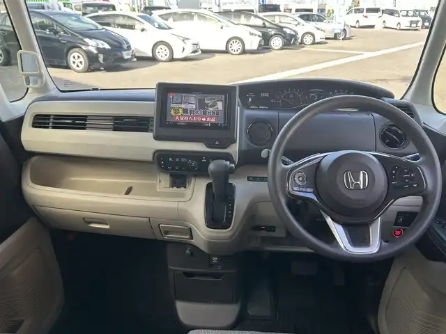 ホンダ Ｎ ＢＯＸ G L ホンダセンシング 岡山県 2018(平30)年 8.4万km プラチナホワイトパール (株)IDOMが運営する【じしゃロン岡山店】の自社ローン専用車両になります。こちらは現金またはオートローンご利用時の価格です。自社ローンご希望の方は別途その旨お申付け下さい/・社外ナビ/・バックカメラ/・片側パワースライドドア/・ETC/・クルーズコントロール有/・スマートキー/・前方ドラレコ/・横滑り防止機能/・レーンキープアシスタント