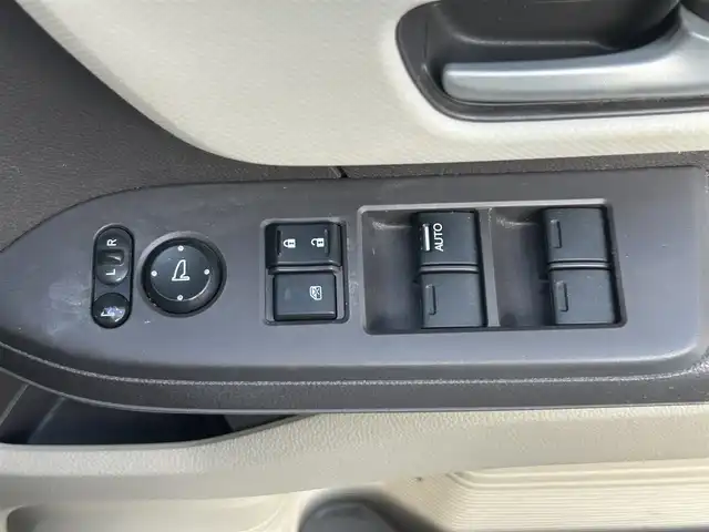 ホンダ Ｎ ＢＯＸ G L ホンダセンシング 岡山県 2018(平30)年 8.4万km プラチナホワイトパール (株)IDOMが運営する【じしゃロン岡山店】の自社ローン専用車両になります。こちらは現金またはオートローンご利用時の価格です。自社ローンご希望の方は別途その旨お申付け下さい/・社外ナビ/・バックカメラ/・片側パワースライドドア/・ETC/・クルーズコントロール有/・スマートキー/・前方ドラレコ/・横滑り防止機能/・レーンキープアシスタント