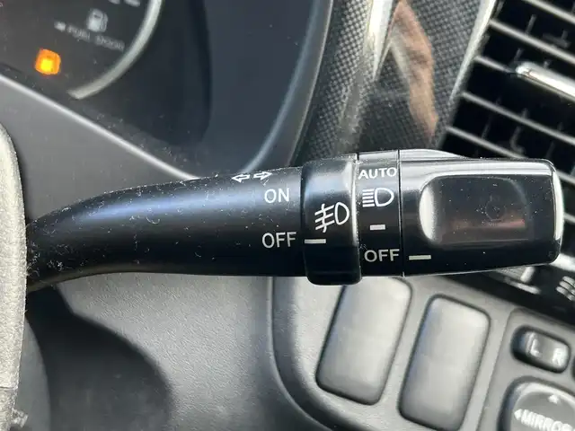 トヨタ ウィッシュ X Sパッケージ 滋賀県 2003(平15)年 17.6万km シルバーマイカM 社外HDDナビ/・AM/FM/・CD/DVD/・HDD/・Bluetooth/・フルセグTV/バックカメラ/ETC/オートマチックヘッドライト/HIDヘッドライト/フォグランプ/電動格納ミラー/シートリフター/純正15インチアルミホイール