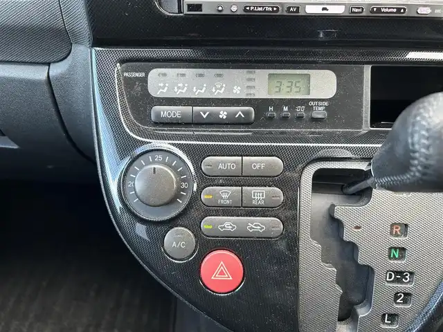 トヨタ ウィッシュ X Sパッケージ 滋賀県 2003(平15)年 17.6万km シルバーマイカM 社外HDDナビ/・AM/FM/・CD/DVD/・HDD/・Bluetooth/・フルセグTV/バックカメラ/ETC/オートマチックヘッドライト/HIDヘッドライト/フォグランプ/電動格納ミラー/シートリフター/純正15インチアルミホイール