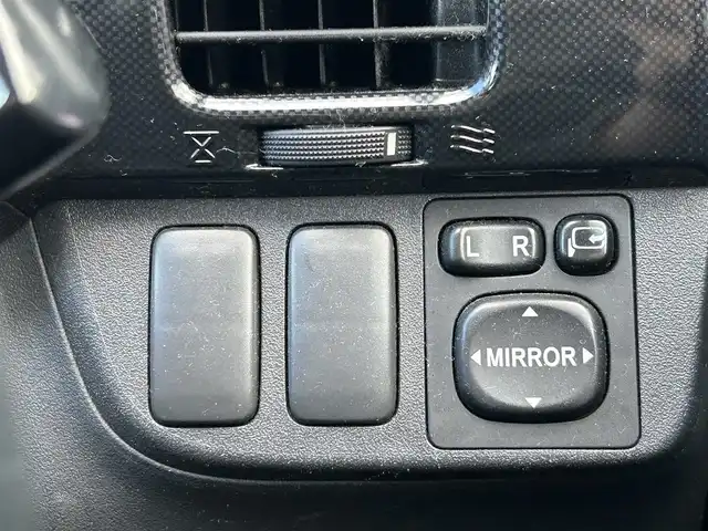 トヨタ ウィッシュ X Sパッケージ 滋賀県 2003(平15)年 17.6万km シルバーマイカM 社外HDDナビ/・AM/FM/・CD/DVD/・HDD/・Bluetooth/・フルセグTV/バックカメラ/ETC/オートマチックヘッドライト/HIDヘッドライト/フォグランプ/電動格納ミラー/シートリフター/純正15インチアルミホイール