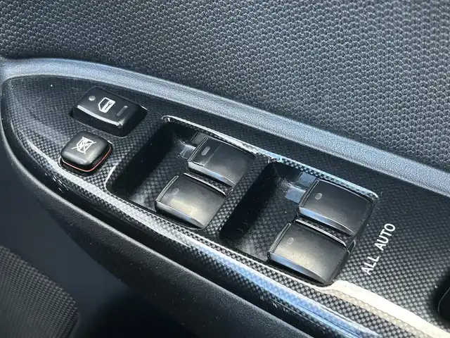 トヨタ ウィッシュ X Sパッケージ 滋賀県 2003(平15)年 17.6万km シルバーマイカM 社外HDDナビ/・AM/FM/・CD/DVD/・HDD/・Bluetooth/・フルセグTV/バックカメラ/ETC/オートマチックヘッドライト/HIDヘッドライト/フォグランプ/電動格納ミラー/シートリフター/純正15インチアルミホイール