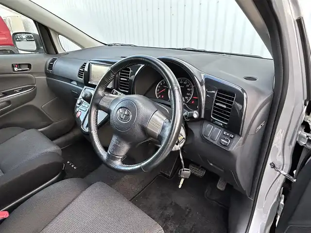 トヨタ ウィッシュ X Sパッケージ 滋賀県 2003(平15)年 17.6万km シルバーマイカM 社外HDDナビ/・AM/FM/・CD/DVD/・HDD/・Bluetooth/・フルセグTV/バックカメラ/ETC/オートマチックヘッドライト/HIDヘッドライト/フォグランプ/電動格納ミラー/シートリフター/純正15インチアルミホイール