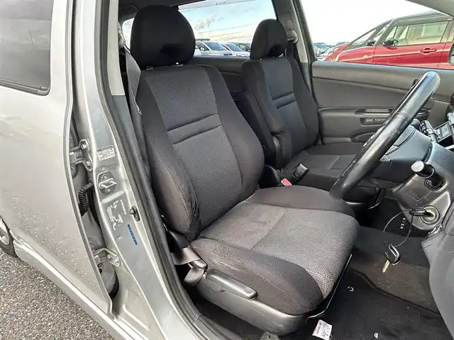 トヨタ ウィッシュ X Sパッケージ 滋賀県 2003(平15)年 17.6万km シルバーマイカM 社外HDDナビ/・AM/FM/・CD/DVD/・HDD/・Bluetooth/・フルセグTV/バックカメラ/ETC/オートマチックヘッドライト/HIDヘッドライト/フォグランプ/電動格納ミラー/シートリフター/純正15インチアルミホイール