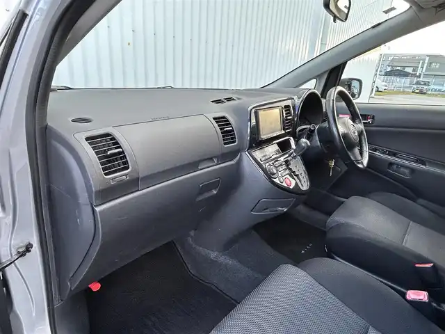 トヨタ ウィッシュ X Sパッケージ 滋賀県 2003(平15)年 17.6万km シルバーマイカM 社外HDDナビ/・AM/FM/・CD/DVD/・HDD/・Bluetooth/・フルセグTV/バックカメラ/ETC/オートマチックヘッドライト/HIDヘッドライト/フォグランプ/電動格納ミラー/シートリフター/純正15インチアルミホイール