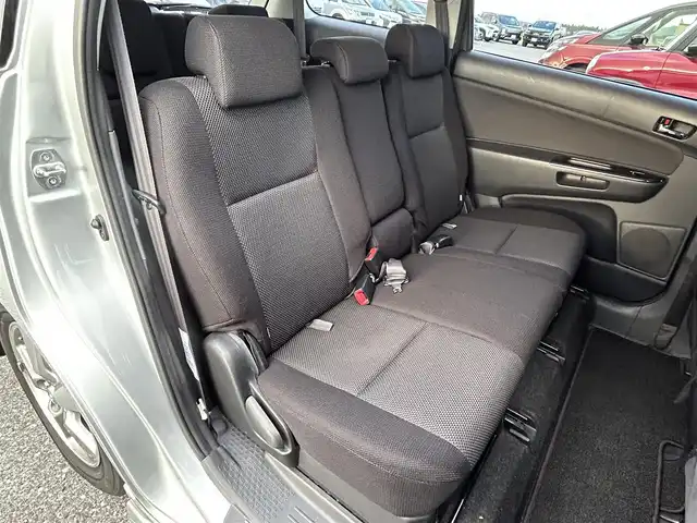 トヨタ ウィッシュ X Sパッケージ 滋賀県 2003(平15)年 17.6万km シルバーマイカM 社外HDDナビ/・AM/FM/・CD/DVD/・HDD/・Bluetooth/・フルセグTV/バックカメラ/ETC/オートマチックヘッドライト/HIDヘッドライト/フォグランプ/電動格納ミラー/シートリフター/純正15インチアルミホイール