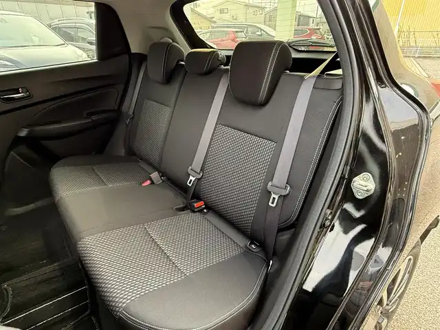 スズキ スイフト HYBRID RS 新潟県 2017(平29)年 11.3万km スーパーブラックパール (株)IDOMが運営する【じしゃロン新潟店】の自社ローン対象車両になります。/こちらは現金ご利用時の価格です。自社ローンご希望の方は別途その旨お申付け下さい。/プッシュスタート/スマートキー/スペアキー１本/社外ナビ/フルセグテレビ(走行時視聴可能)/Bluetooth接続可能/CD、DVD、AM、FM視聴可能/バックカメラ/レーダークルーズコントロール/ETC/シートヒーター(D席)/純正AW/本革巻きステアリング/純正LEDヘッドランプ