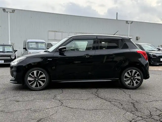 スズキ スイフト HYBRID RS 新潟県 2017(平29)年 11.3万km スーパーブラックパール (株)IDOMが運営する【じしゃロン新潟店】の自社ローン対象車両になります。/こちらは現金ご利用時の価格です。自社ローンご希望の方は別途その旨お申付け下さい。/プッシュスタート/スマートキー/スペアキー１本/社外ナビ/フルセグテレビ(走行時視聴可能)/Bluetooth接続可能/CD、DVD、AM、FM視聴可能/バックカメラ/レーダークルーズコントロール/ETC/シートヒーター(D席)/純正AW/本革巻きステアリング/純正LEDヘッドランプ