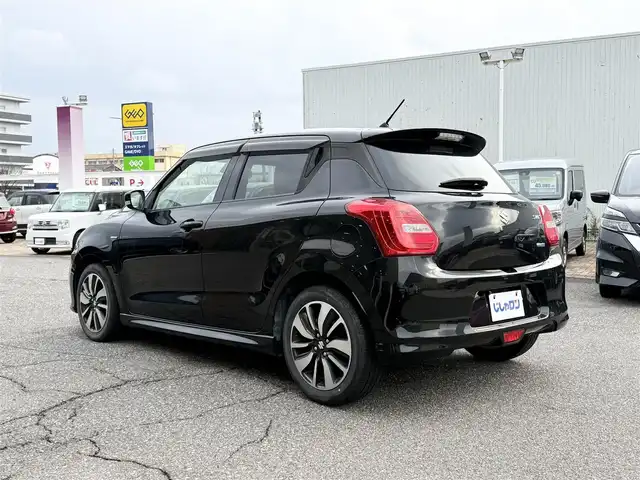 スズキ スイフト HYBRID RS 新潟県 2017(平29)年 11.3万km スーパーブラックパール (株)IDOMが運営する【じしゃロン新潟店】の自社ローン対象車両になります。/こちらは現金ご利用時の価格です。自社ローンご希望の方は別途その旨お申付け下さい。/プッシュスタート/スマートキー/スペアキー１本/社外ナビ/フルセグテレビ(走行時視聴可能)/Bluetooth接続可能/CD、DVD、AM、FM視聴可能/バックカメラ/レーダークルーズコントロール/ETC/シートヒーター(D席)/純正AW/本革巻きステアリング/純正LEDヘッドランプ