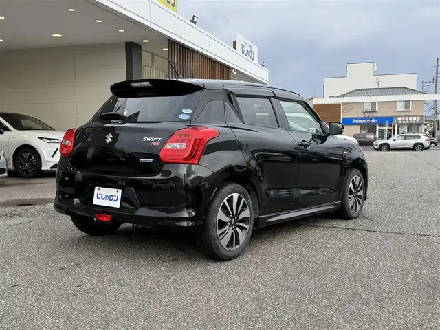 スズキ スイフト HYBRID RS 新潟県 2017(平29)年 11.3万km スーパーブラックパール (株)IDOMが運営する【じしゃロン新潟店】の自社ローン対象車両になります。/こちらは現金ご利用時の価格です。自社ローンご希望の方は別途その旨お申付け下さい。/プッシュスタート/スマートキー/スペアキー１本/社外ナビ/フルセグテレビ(走行時視聴可能)/Bluetooth接続可能/CD、DVD、AM、FM視聴可能/バックカメラ/レーダークルーズコントロール/ETC/シートヒーター(D席)/純正AW/本革巻きステアリング/純正LEDヘッドランプ