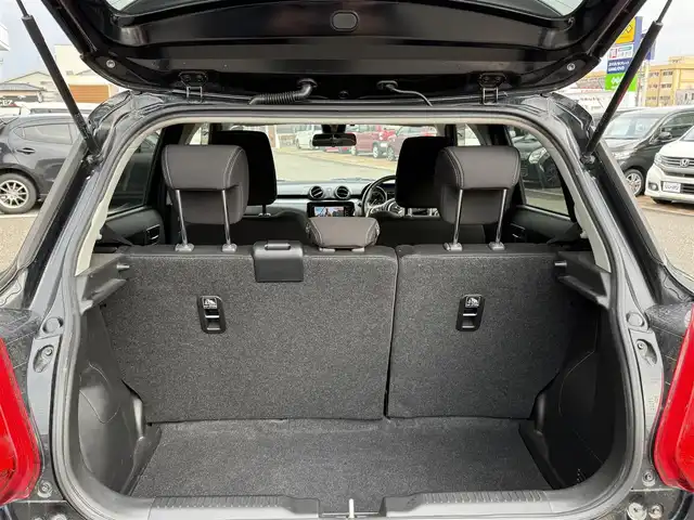 スズキ スイフト HYBRID RS 新潟県 2017(平29)年 11.3万km スーパーブラックパール (株)IDOMが運営する【じしゃロン新潟店】の自社ローン対象車両になります。/こちらは現金ご利用時の価格です。自社ローンご希望の方は別途その旨お申付け下さい。/プッシュスタート/スマートキー/スペアキー１本/社外ナビ/フルセグテレビ(走行時視聴可能)/Bluetooth接続可能/CD、DVD、AM、FM視聴可能/バックカメラ/レーダークルーズコントロール/ETC/シートヒーター(D席)/純正AW/本革巻きステアリング/純正LEDヘッドランプ