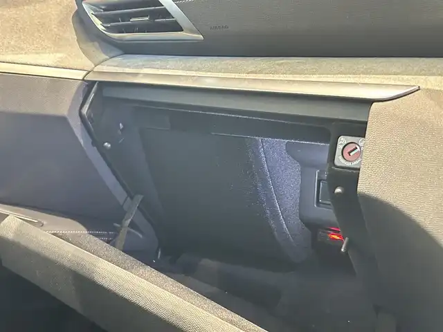 プジョー ３００８ GT ブルー HDi 福岡県 2018(平30)年 5.1万km パール ＳＲ　/ＡＣＣ／ＢＳＭ　/アンビエントライト　/パフュームディフューザー　/Ｂカメラ　/Ｓカメラ　/メモリ付パワーシート　/前席シートヒーター　/Ｂｌｕｅｔｏｏｔｈ　/フットトランクオープナー　/純正１８インチＡＷ