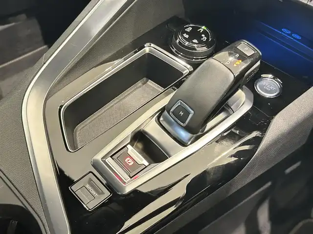 プジョー ３００８ GT ブルー HDi 福岡県 2018(平30)年 5.1万km パール ＳＲ　/ＡＣＣ／ＢＳＭ　/アンビエントライト　/パフュームディフューザー　/Ｂカメラ　/Ｓカメラ　/メモリ付パワーシート　/前席シートヒーター　/Ｂｌｕｅｔｏｏｔｈ　/フットトランクオープナー　/純正１８インチＡＷ