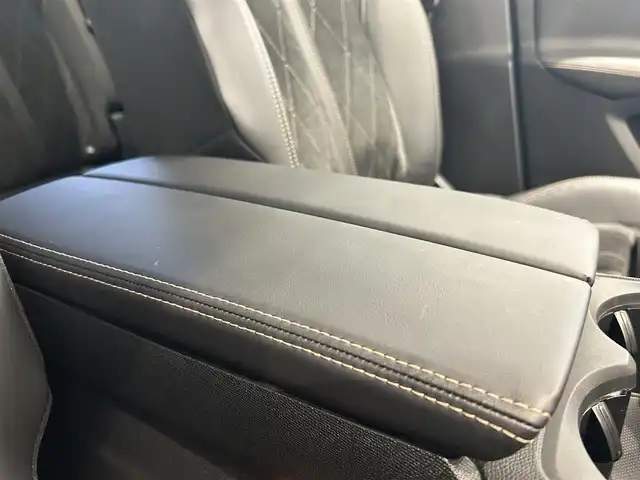 プジョー ３００８ GT ブルー HDi 福岡県 2018(平30)年 5.1万km パール ＳＲ　/ＡＣＣ／ＢＳＭ　/アンビエントライト　/パフュームディフューザー　/Ｂカメラ　/Ｓカメラ　/メモリ付パワーシート　/前席シートヒーター　/Ｂｌｕｅｔｏｏｔｈ　/フットトランクオープナー　/純正１８インチＡＷ