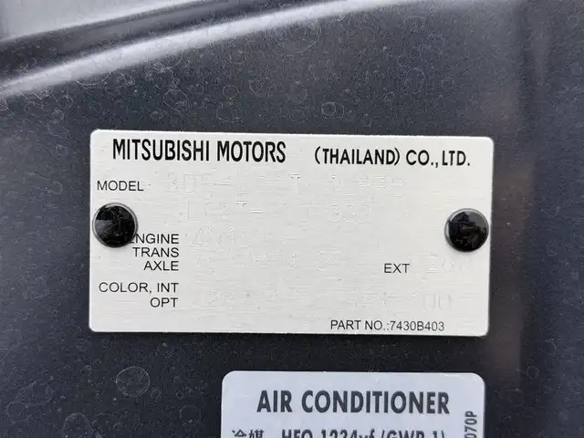 三菱 トライトン GSR 大阪府 2024(令6)年 0.7万km グレー トライトンパッケージ(サイドドアガーニッシュ/ヒューエルリッドガーニッシュ/ホイールアーチモール) スタイリッシュギアパッケージ 純正トノカバー/テールゲートアシスト 黒革シート 純正9incナビTV 360カメラ