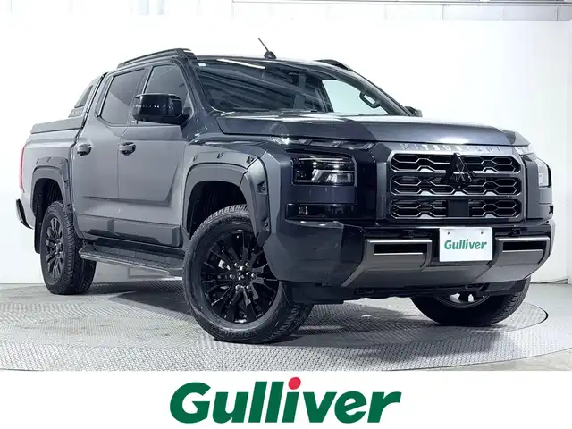 三菱 トライトン GSR 大阪府 2024(令6)年 0.7万km グレー トライトンパッケージ(サイドドアガーニッシュ/ヒューエルリッドガーニッシュ/ホイールアーチモール) スタイリッシュギアパッケージ 純正トノカバー/テールゲートアシスト 黒革シート 純正9incナビTV 360カメラ