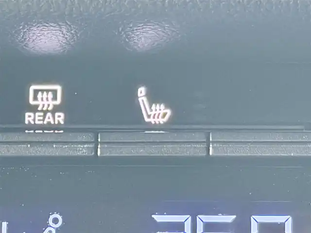 三菱 トライトン GSR 大阪府 2024(令6)年 0.7万km グレー トライトンパッケージ(サイドドアガーニッシュ/ヒューエルリッドガーニッシュ/ホイールアーチモール) スタイリッシュギアパッケージ 純正トノカバー/テールゲートアシスト 黒革シート 純正9incナビTV 360カメラ