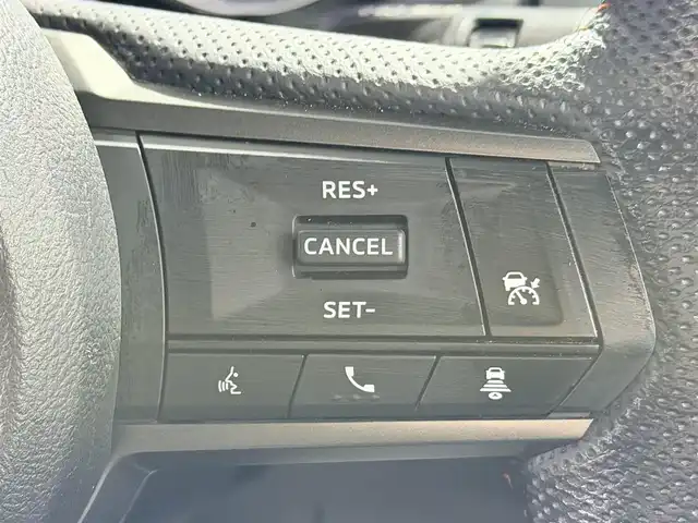 三菱 トライトン GSR 大阪府 2024(令6)年 0.7万km グレー トライトンパッケージ(サイドドアガーニッシュ/ヒューエルリッドガーニッシュ/ホイールアーチモール) スタイリッシュギアパッケージ 純正トノカバー/テールゲートアシスト 黒革シート 純正9incナビTV 360カメラ