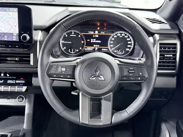 三菱 トライトン GSR 大阪府 2024(令6)年 0.7万km グレー トライトンパッケージ(サイドドアガーニッシュ/ヒューエルリッドガーニッシュ/ホイールアーチモール) スタイリッシュギアパッケージ 純正トノカバー/テールゲートアシスト 黒革シート 純正9incナビTV 360カメラ