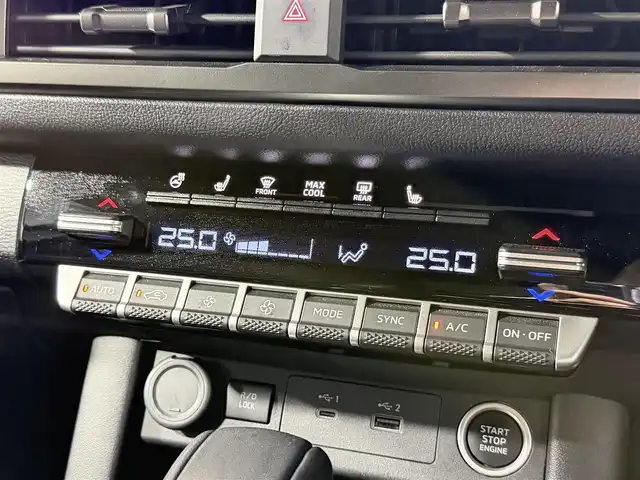 三菱 トライトン GSR 大阪府 2024(令6)年 0.7万km グレー トライトンパッケージ(サイドドアガーニッシュ/ヒューエルリッドガーニッシュ/ホイールアーチモール) スタイリッシュギアパッケージ 純正トノカバー/テールゲートアシスト 黒革シート 純正9incナビTV 360カメラ